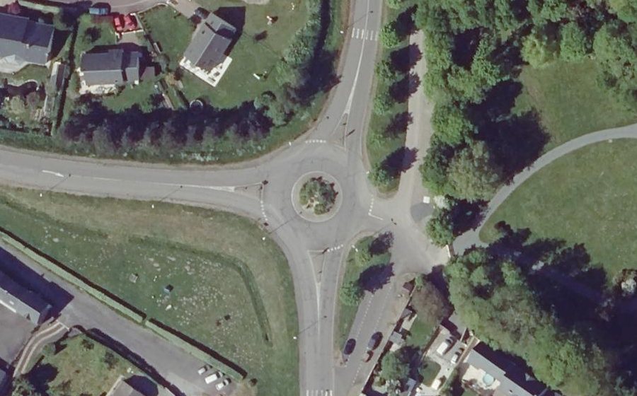 Vue aérienne du Rond-point anonyme n°156294356