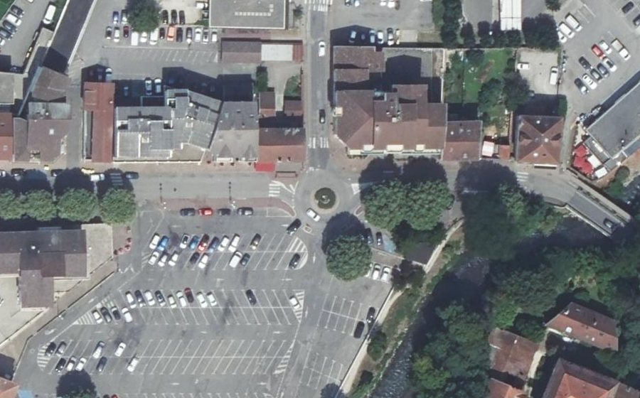 Vue aérienne du Rond-point anonyme n°156338022