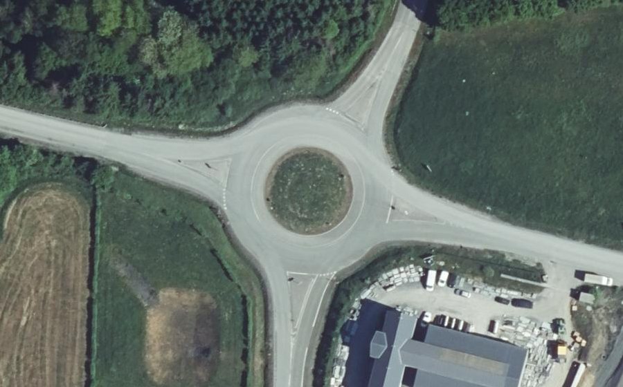 Vue aérienne du Rond-point anonyme n°156353694