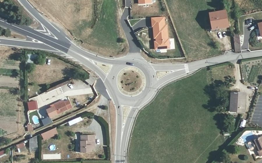 Vue aérienne du Rond-point anonyme n°156365663