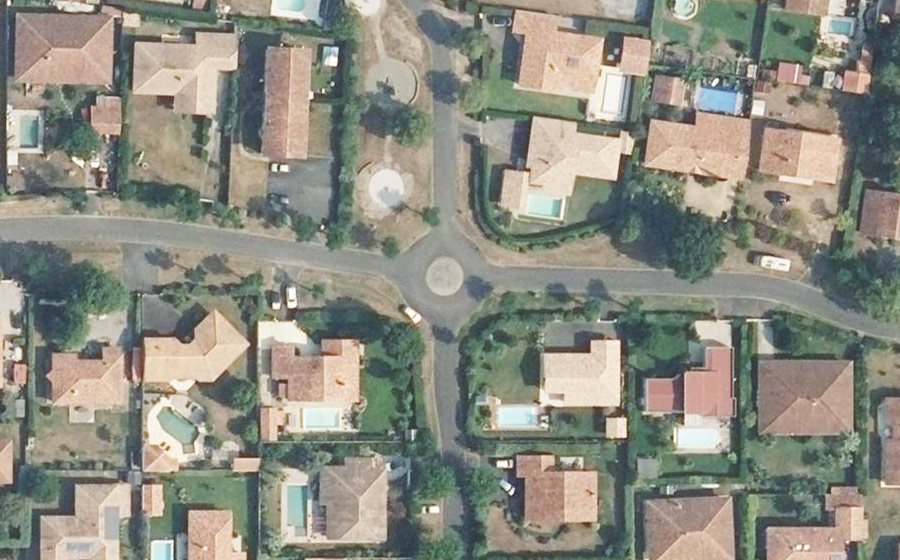 Vue aérienne du Rond-point anonyme n°156374380