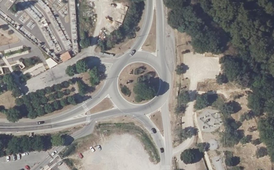 Vue aérienne du Rond-point anonyme n°156414902
