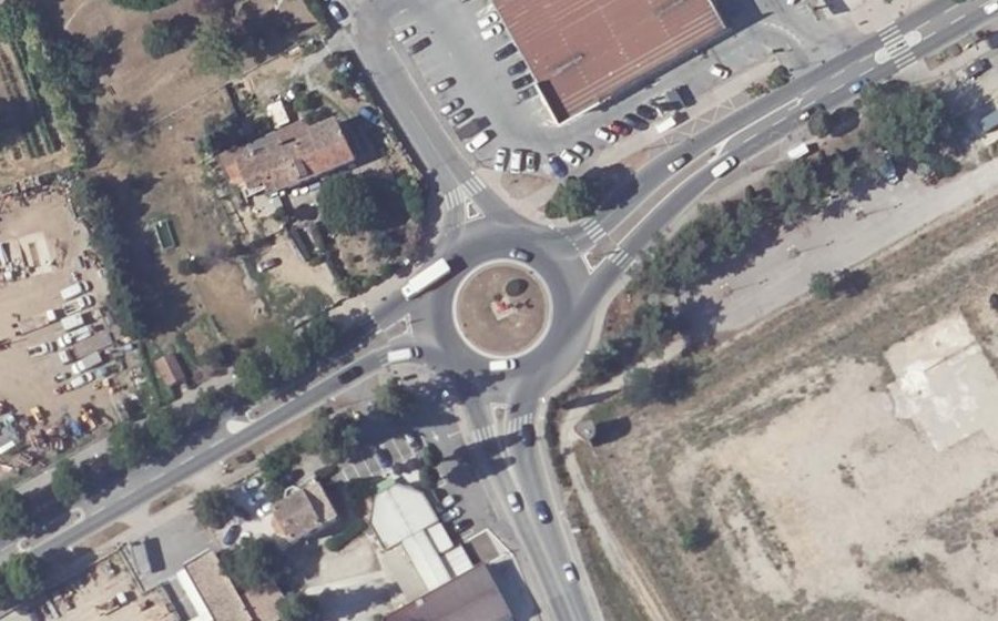 Vue aérienne du Rond-point anonyme n°156414903