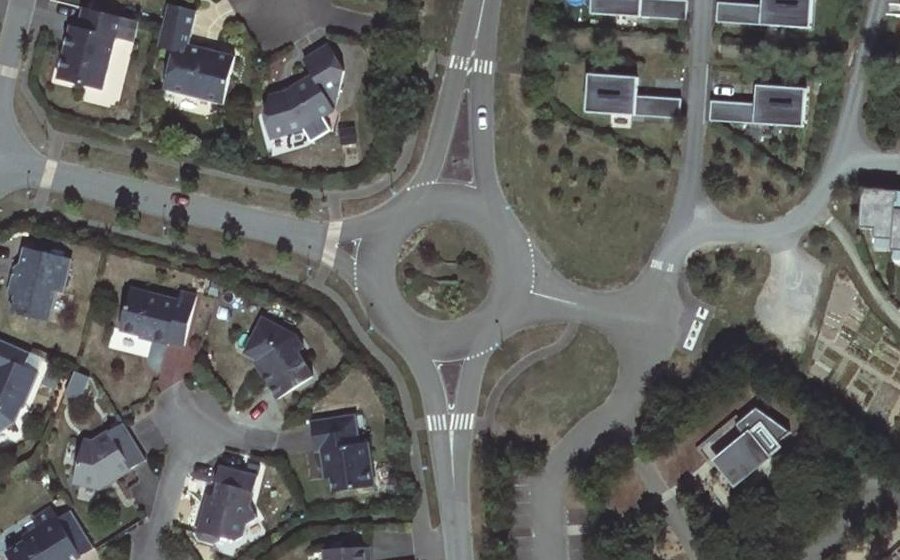 Vue aérienne du Rond-point anonyme n°156442034