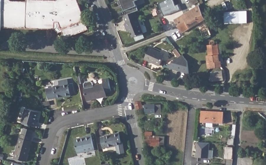 Vue aérienne du Rond-point anonyme n°156458444