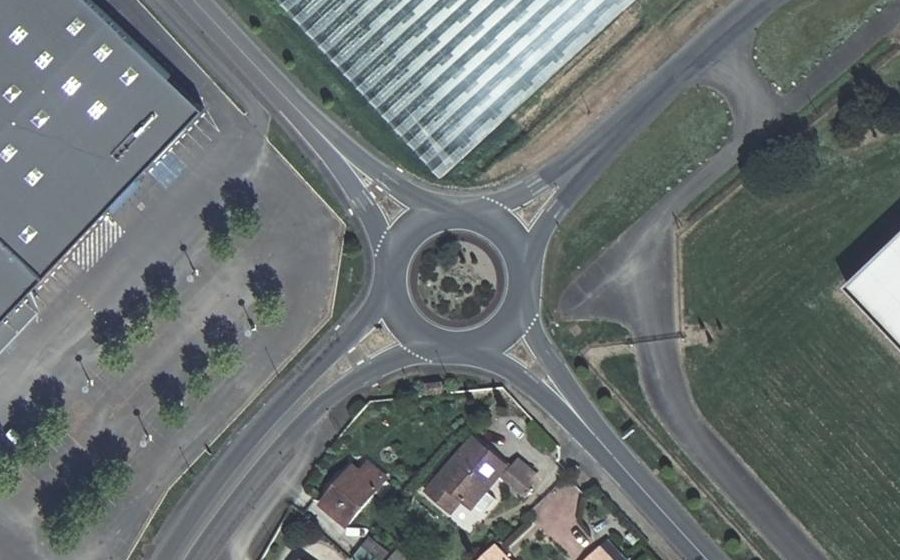 Vue aérienne du Rond-point anonyme n°156487600