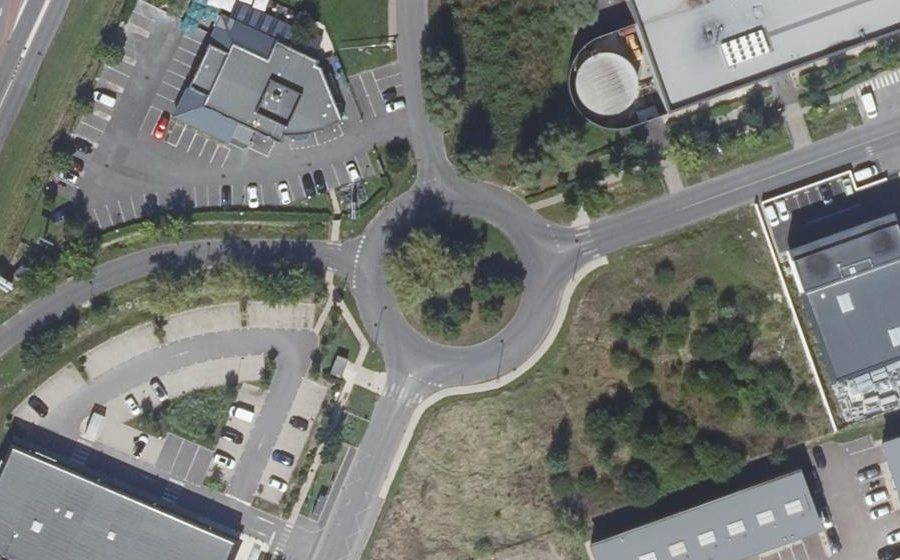 Vue aérienne du Rond-point anonyme n°156509664