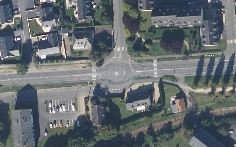 Vue aérienne du Rond-point anonyme n°156519329