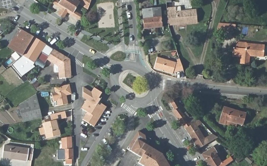 Vue aérienne du Rond-point anonyme n°156527425