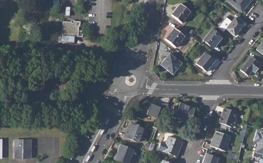 Vue aérienne du Rond-point anonyme n°156527803
