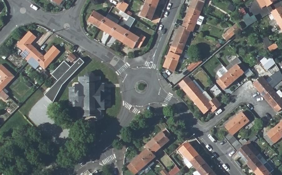 Vue aérienne du Rond-point anonyme n°156538428