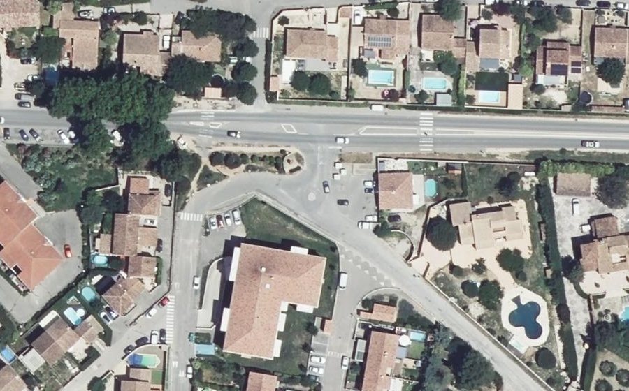 Vue aérienne du Rond-point anonyme n°156608437