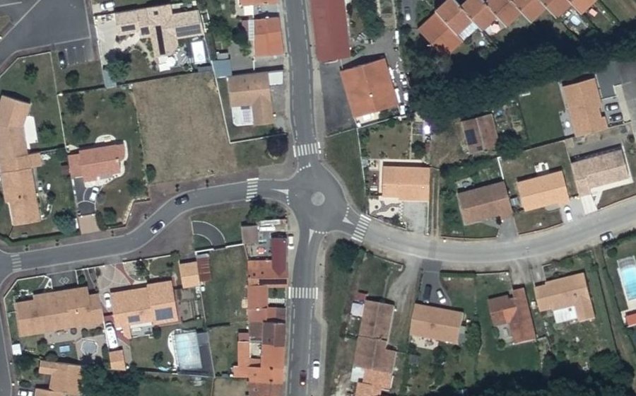Vue aérienne du Rond-point anonyme n°156722601