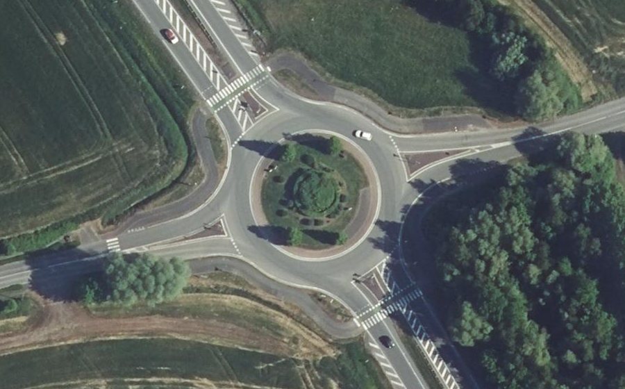 Vue aérienne du Rond-point anonyme n°156772416