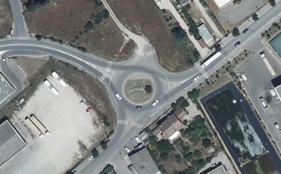 Vue aérienne du Rond-point anonyme n°156780853