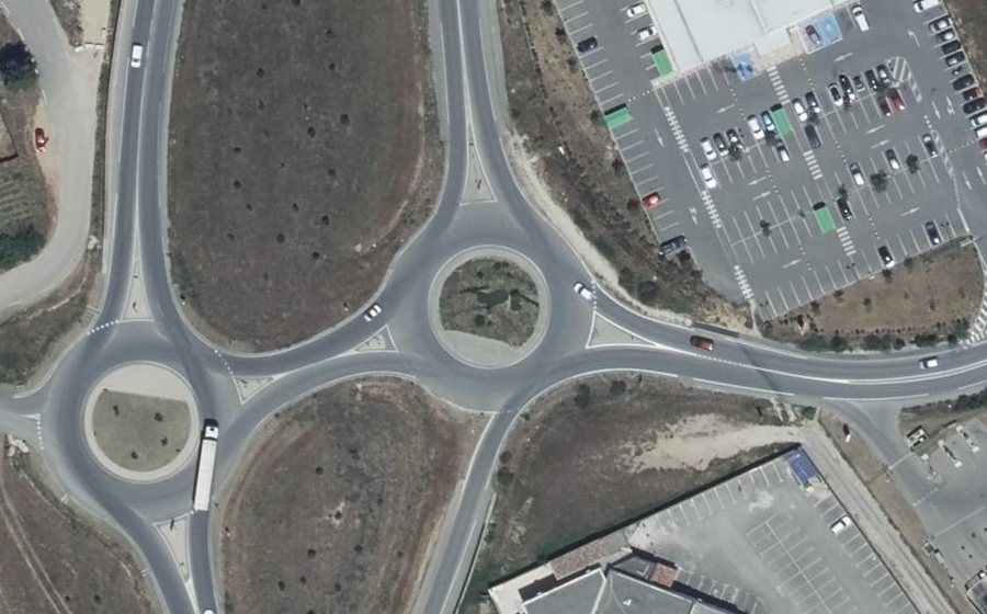 Vue aérienne du Rond-point anonyme n°156780856