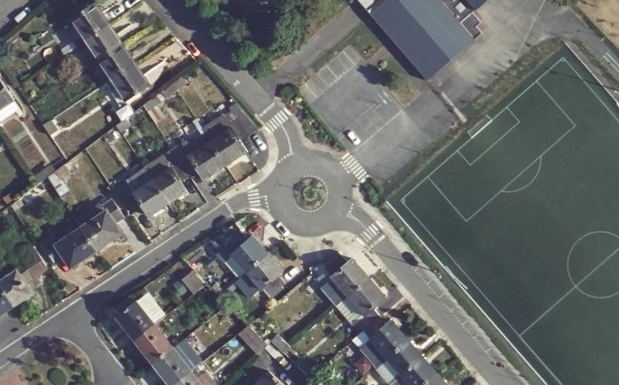 Vue aérienne du Rond-point anonyme n°156784539