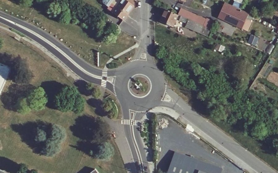 Vue aérienne du Rond-point anonyme n°156784556