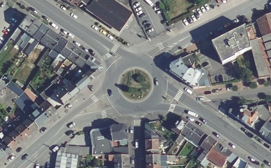 Vue aérienne du Rond-point anonyme n°156790419