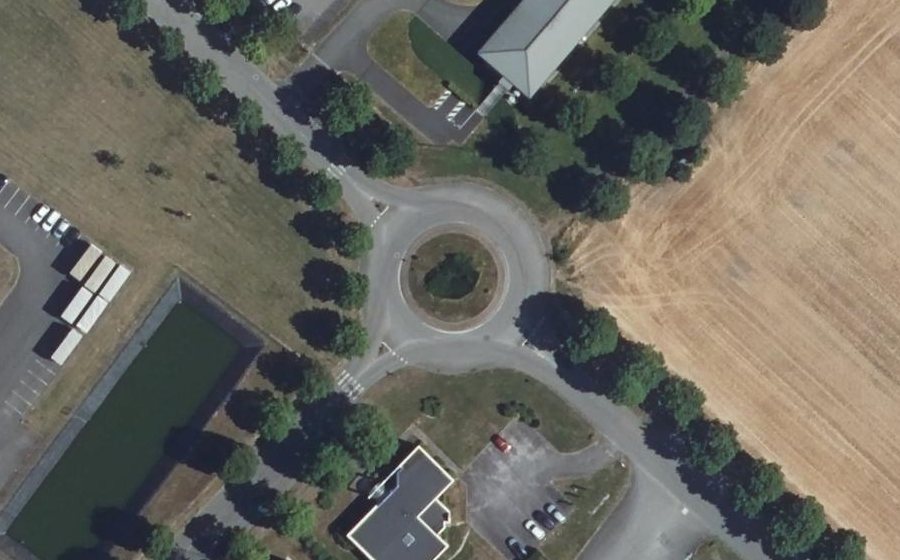Vue aérienne du Rond-point anonyme n°156804099