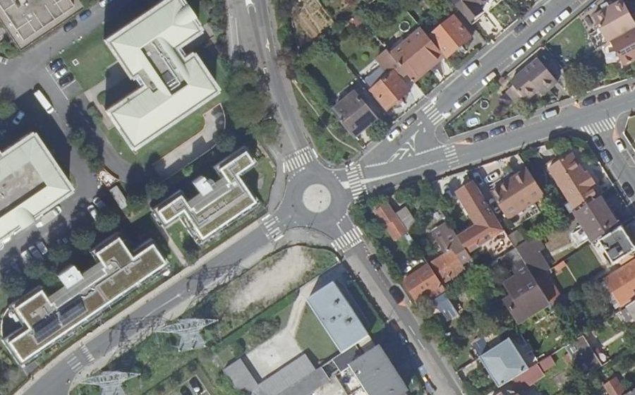 Vue aérienne du Rond-point anonyme n°156814417