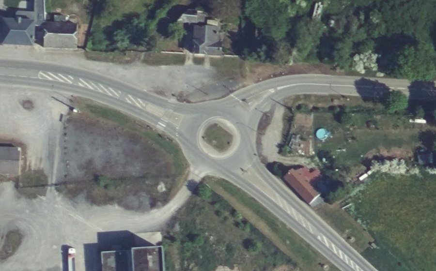 Vue aérienne du Rond-point anonyme n°156816948