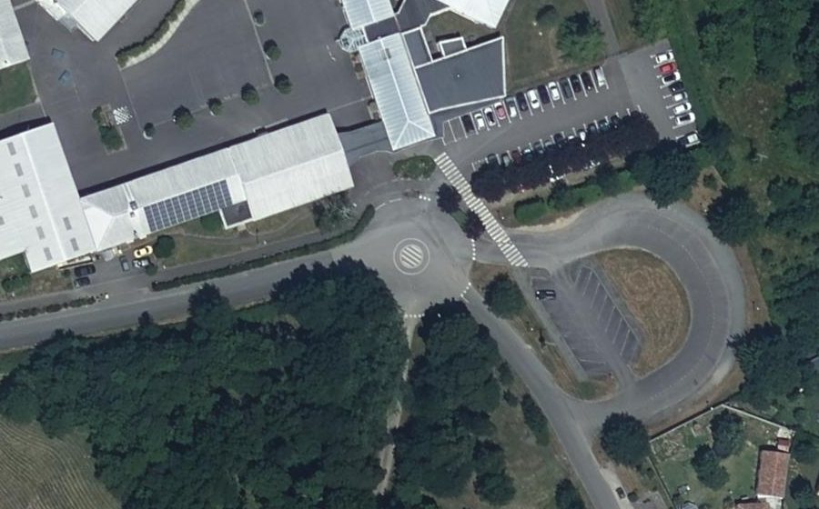 Vue aérienne du Rond-point anonyme n°156820395