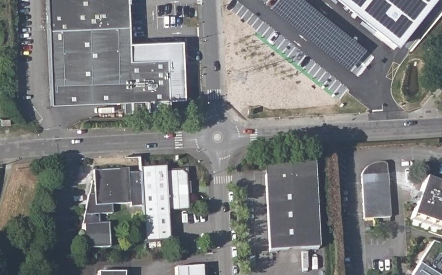 Vue aérienne du Rond-point anonyme n°156852027