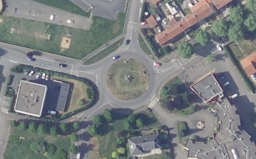 Vue aérienne du Rond-point anonyme n°156918211