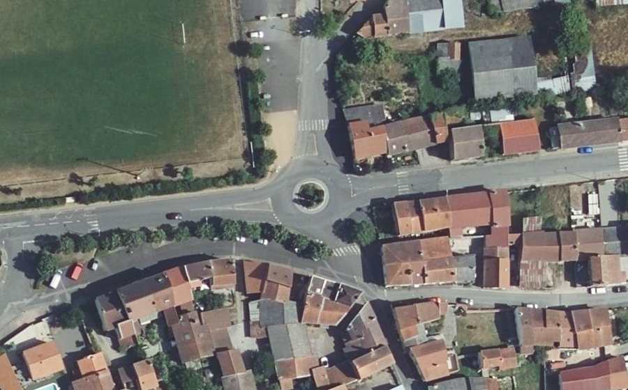 Vue aérienne du Rond-point anonyme n°156933542
