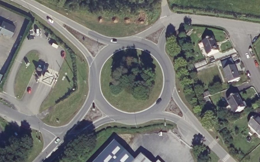 Vue aérienne du Rond-point anonyme n°156963722