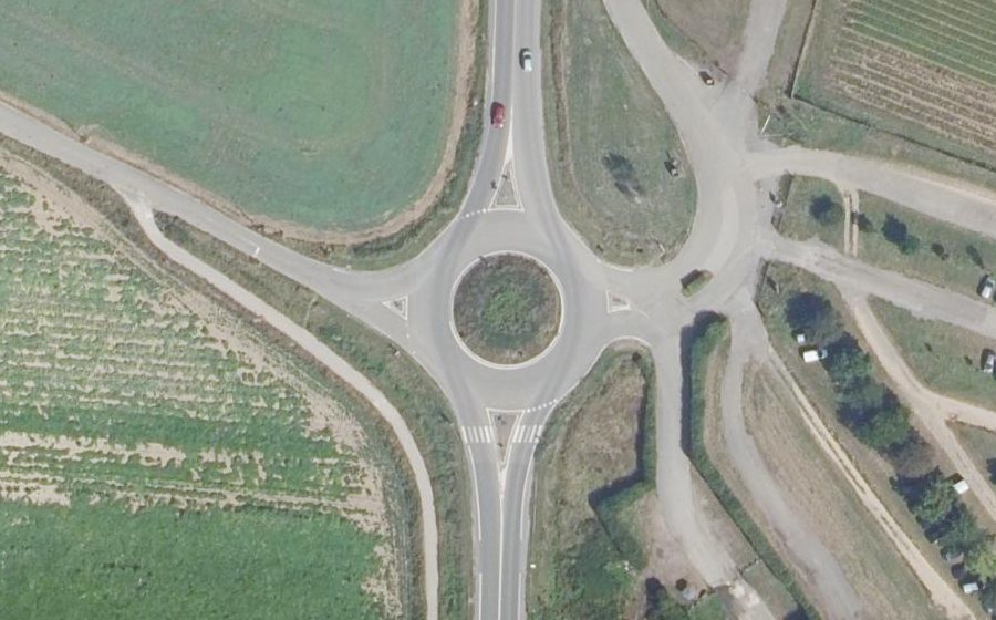 Vue aérienne du Rond-point anonyme n°15696424