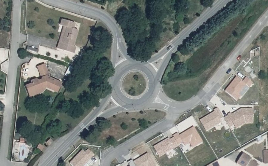 Vue aérienne du Rond-point anonyme n°156990947