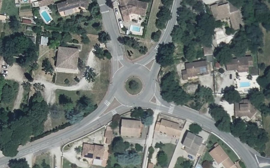 Vue aérienne du Rond-point anonyme n°156990949