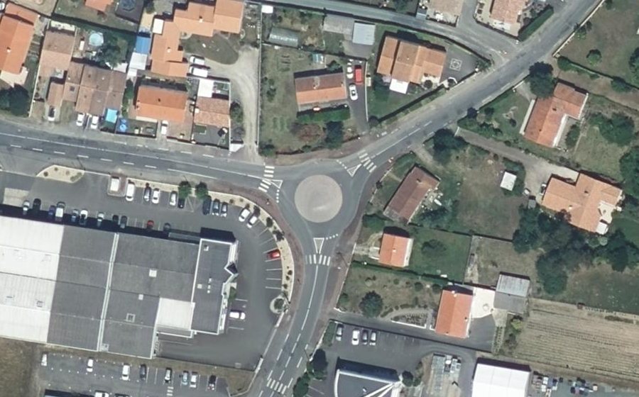 Vue aérienne du Rond-point anonyme n°157016567
