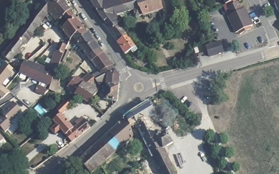 Vue aérienne du Rond-point anonyme n°157030951