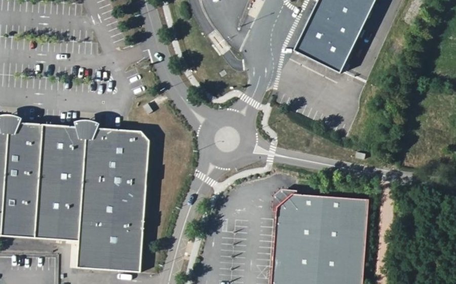 Vue aérienne du Rond-point anonyme n°157051812