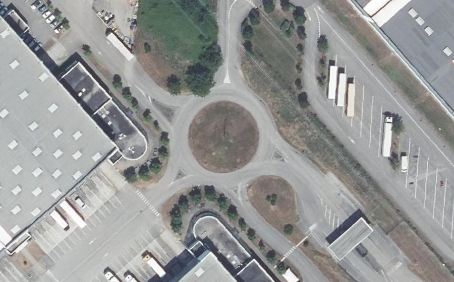Vue aérienne du Rond-point anonyme n°157084263