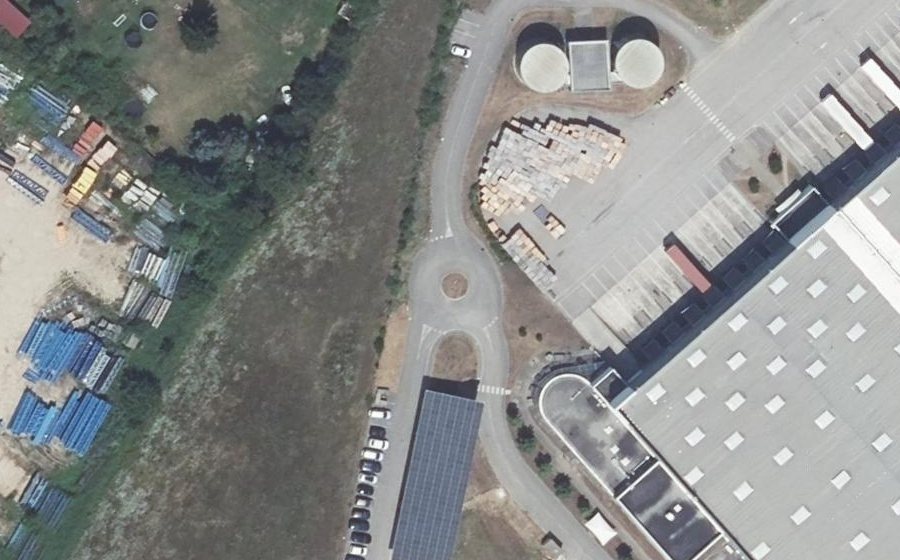 Vue aérienne du Rond-point anonyme n°157084269