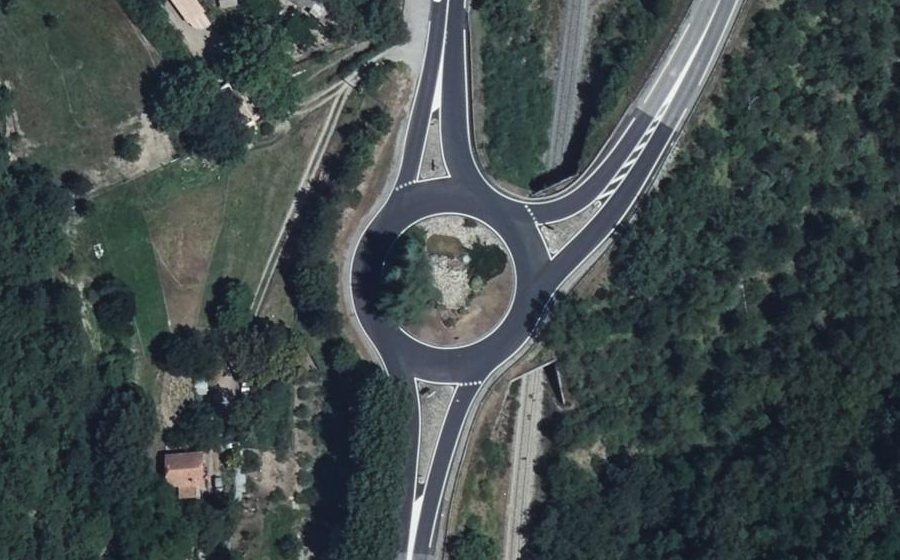 Vue aérienne du Rond-point anonyme n°157085171