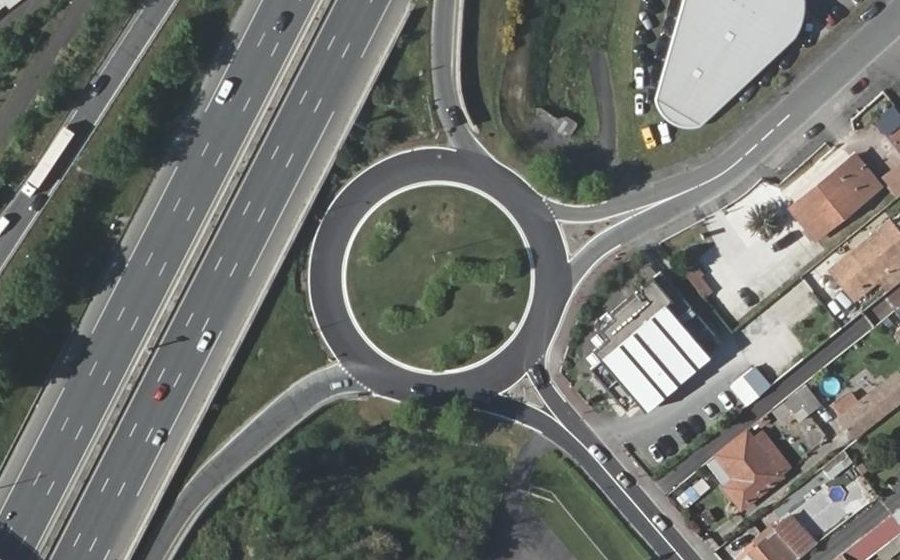 Vue aérienne du Rond-point anonyme n°157086946