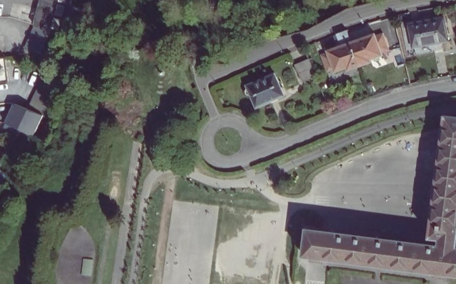 Vue aérienne du Rond-point anonyme n°157112084
