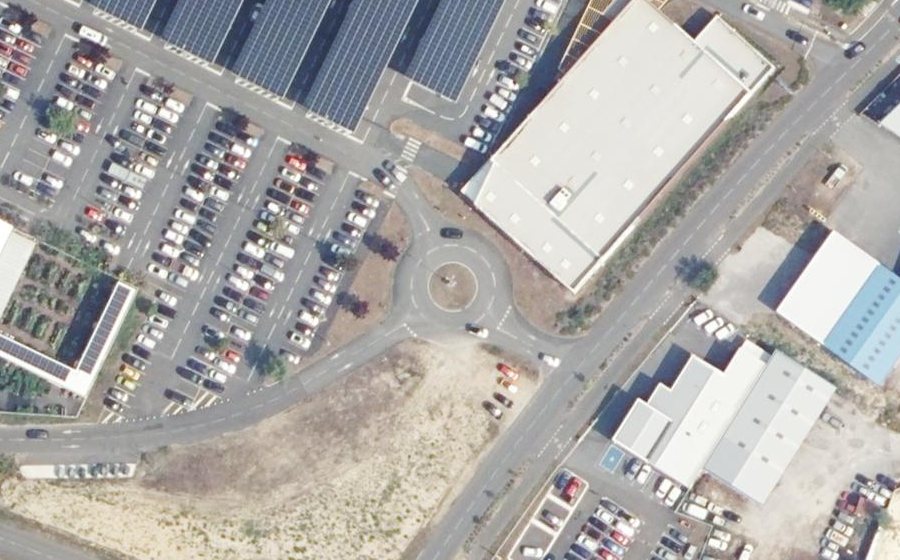 Vue aérienne du Rond-point anonyme n°157116281