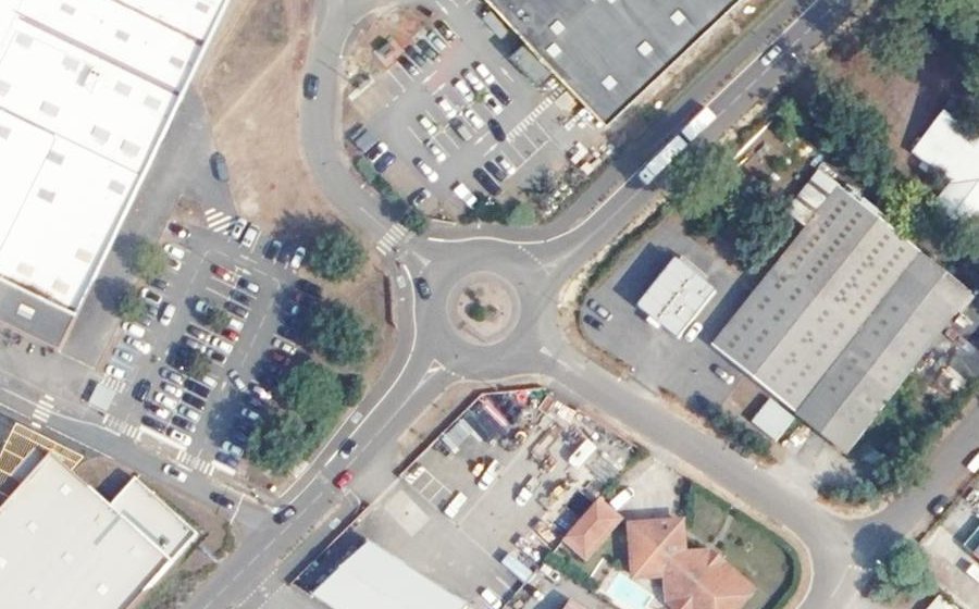 Vue aérienne du Rond-point anonyme n°157116282
