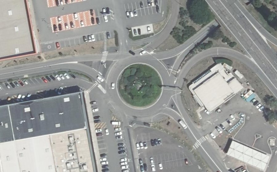 Vue aérienne du Rond-point anonyme n°157152070