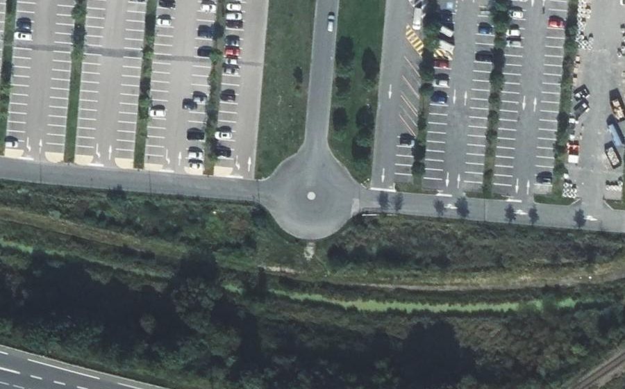 Vue aérienne du Rond-point anonyme n°157243159