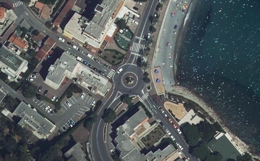 Vue aérienne du Rond-point anonyme n°157270973