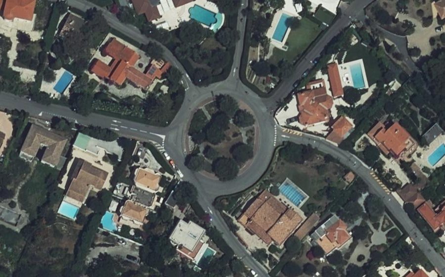 Vue aérienne du Rond-point anonyme n°157270974