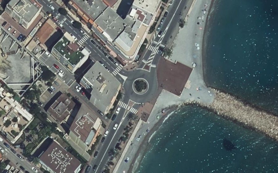 Vue aérienne du Rond-point anonyme n°157270975