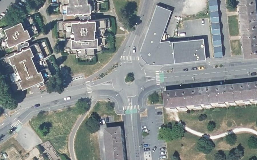 Vue aérienne du Rond-point anonyme n°157274165